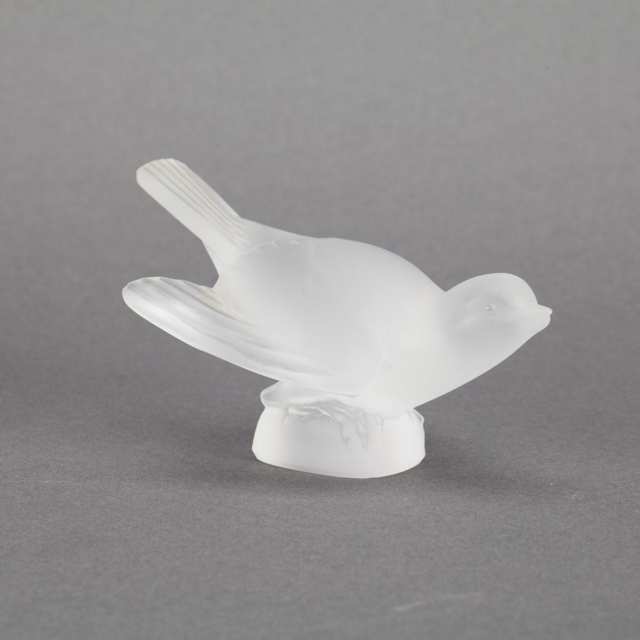 ‘Moineaux’, Eight Lalique Moulded and Frosted Glass Birds, 20th century