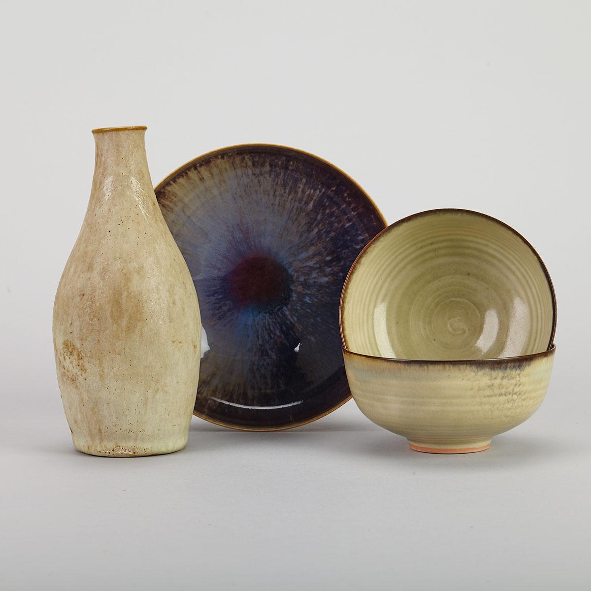 Three Werkstatt Hohlt Glazed Stoneware Bowls and a Vase, mid-20th century