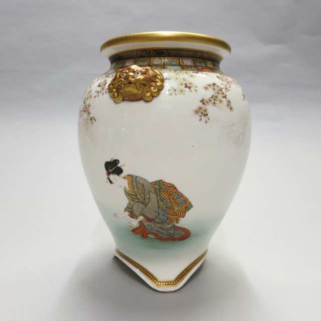 Finely Painted Satsuma Vase, Signed Kinkozan, Meiji Period, Circa 1910