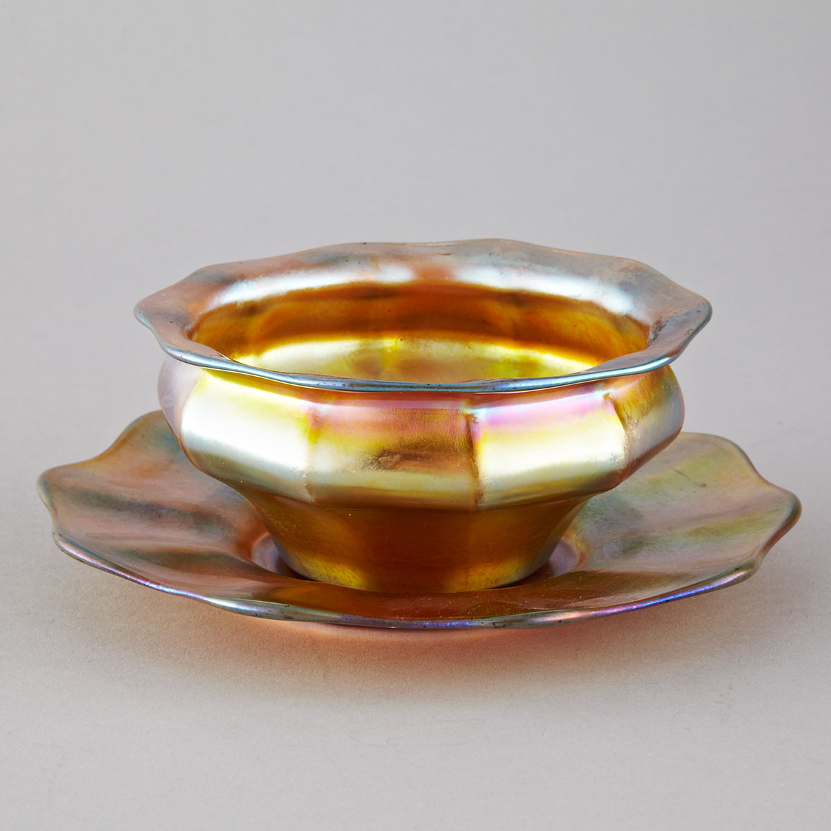 Tiffany ‘Favrile’ Iridescent Glass Bowl and Stand, early 20th century