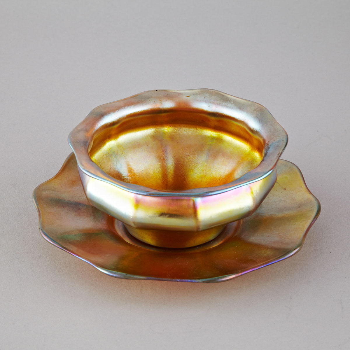 Tiffany ‘Favrile’ Iridescent Glass Bowl and Stand, early 20th century