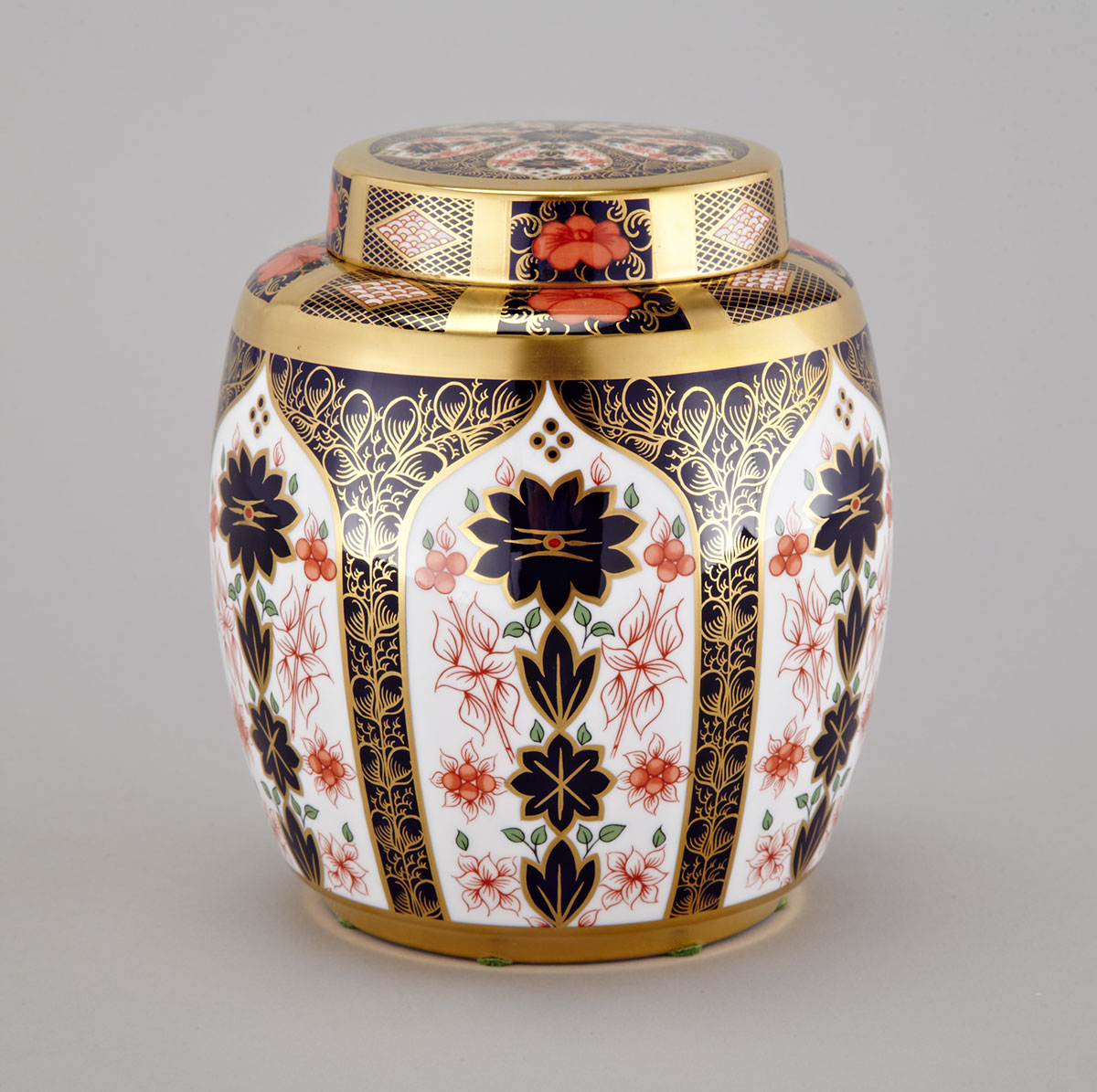 Royal Crown Derby ‘Old Imari’ (1128) Pattern Covered Jar, 1989