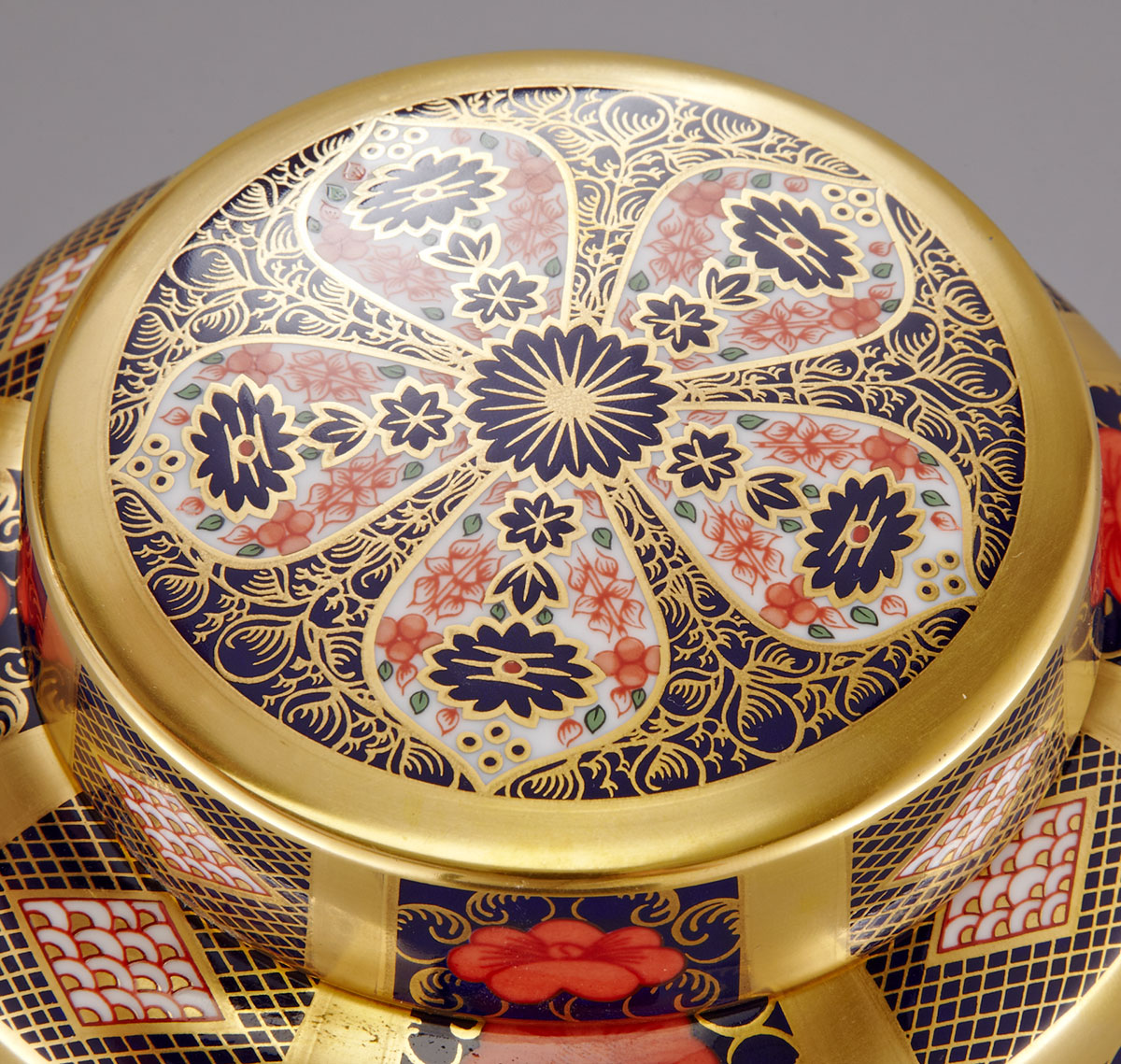 Royal Crown Derby ‘Old Imari’ (1128) Pattern Covered Jar, 1989