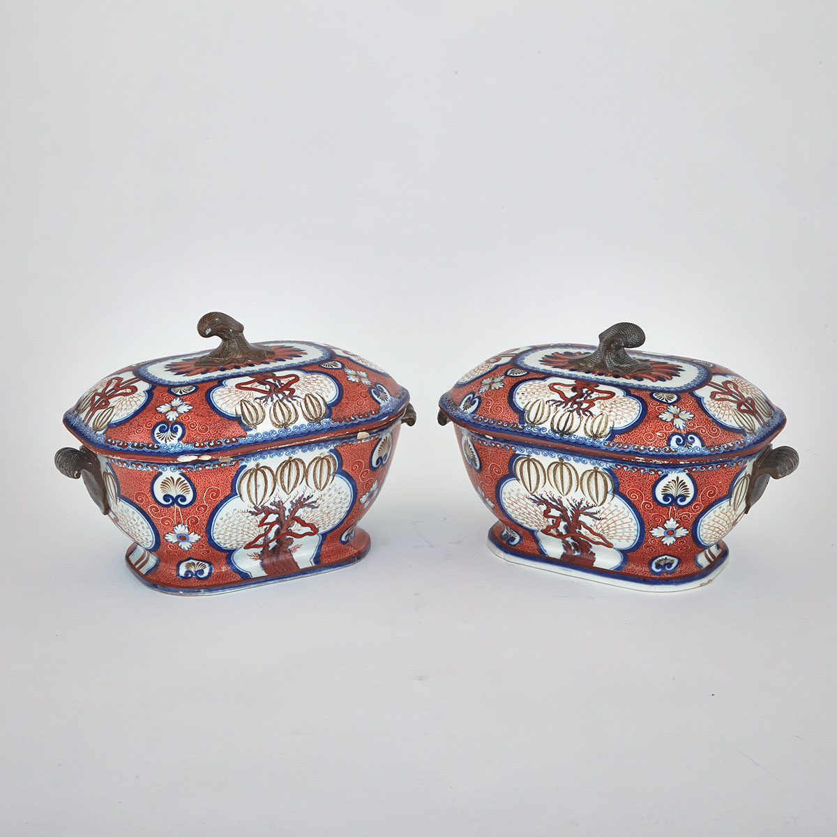 Pair of English Pearlware ‘Dollar’ Pattern Soup Tureens with Covers, c.1820