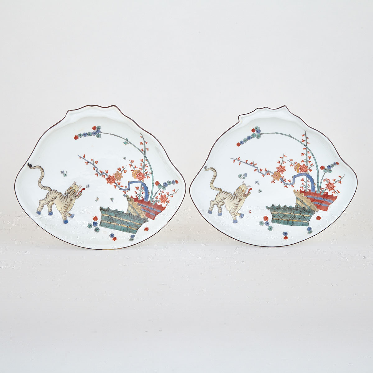 Pair of Meissen Kakiemon Shell Dishes, c.1740