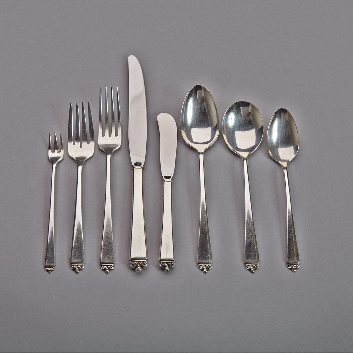 American Silver Heirloom ‘Reigning Beauty’ Pattern Flatware Service, Oneida Silversmiths, Sherrill, N.Y., mid-20th century