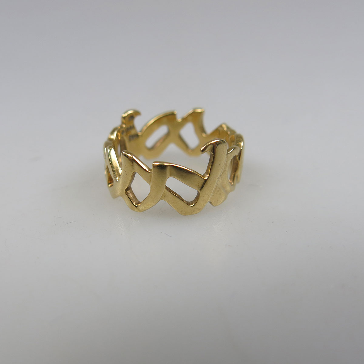Tiffany & Co. 18k Yellow Gold “Hugs & Kisses” Ring