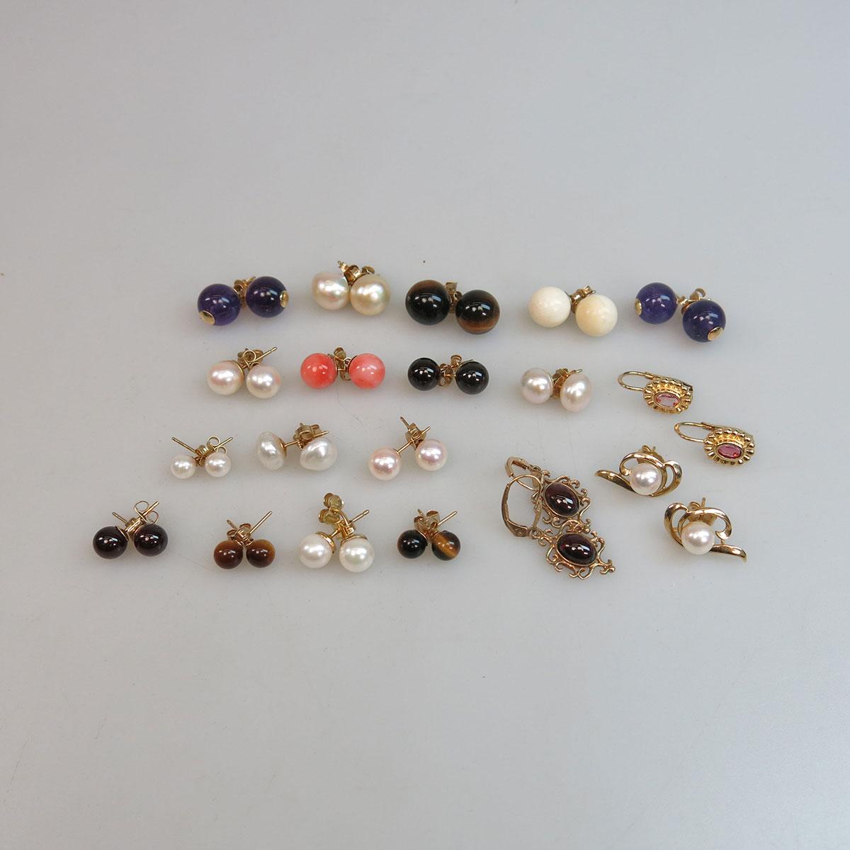 19 Various Pairs Of Gold Earrings