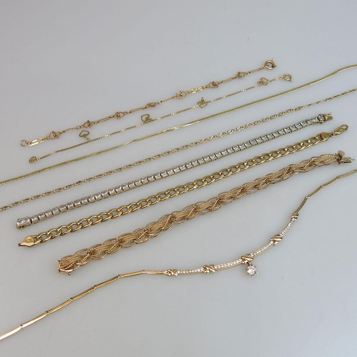 8 Various Gold Chains And Bracelets