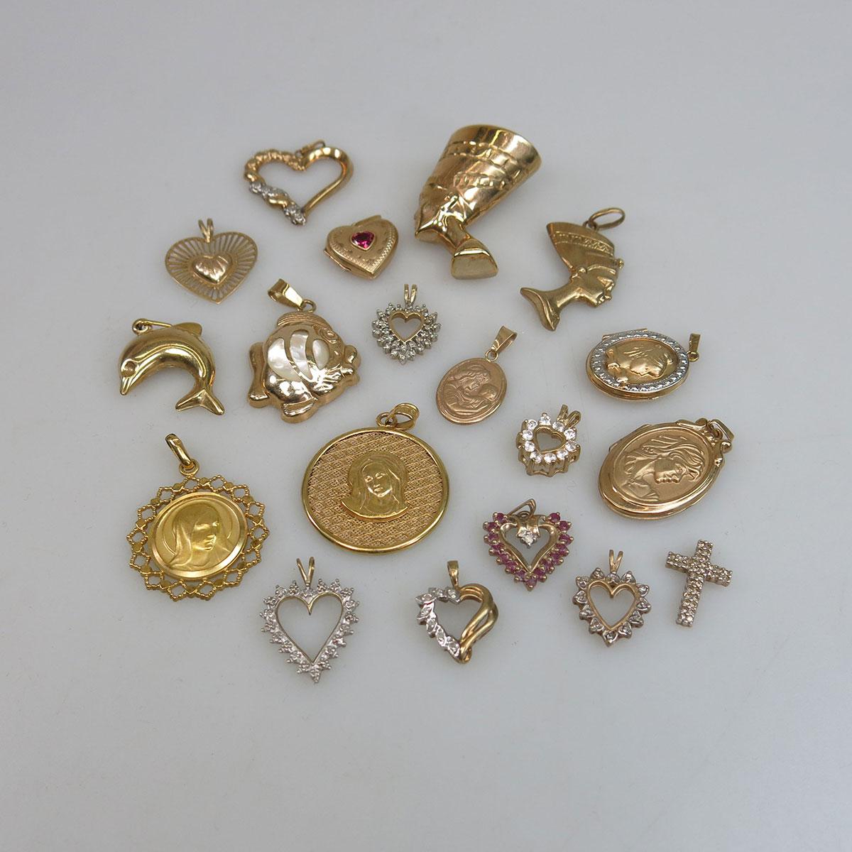 26 Various Yellow Gold Pendants And Lockets