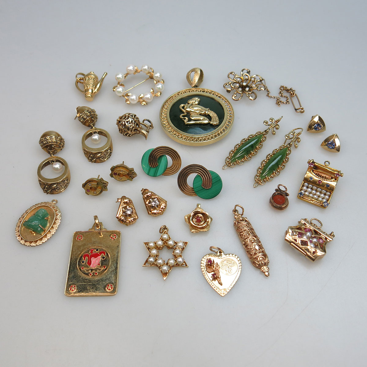 Small Quantity Of Gold Earrings, Pendants And Brooches