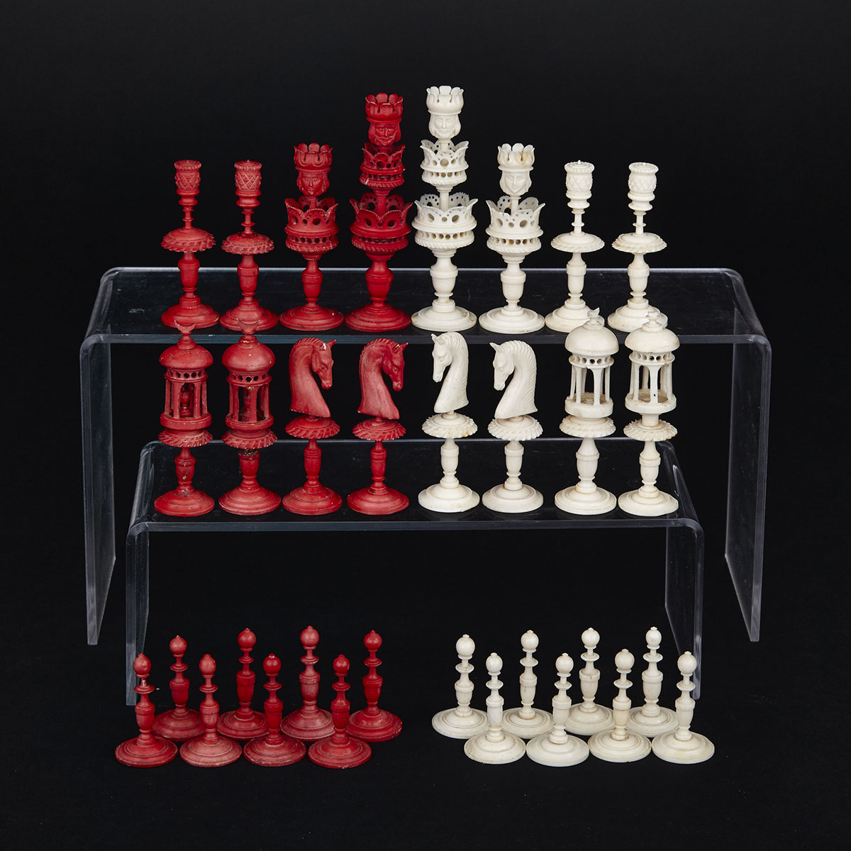 GERMAN TURNED AND CARVED IVORY ‘SELENUS’ PATTERN CHESS SET, EARLY/MID 19TH CENTURY