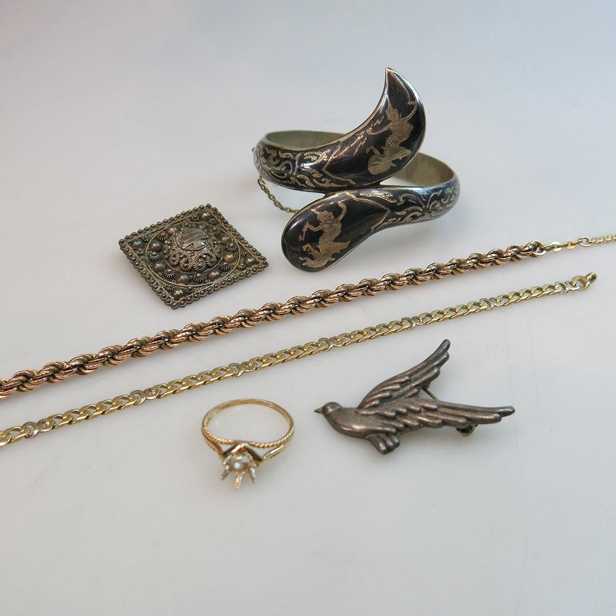 Small Quantity Of Gold And Silver Jewellery