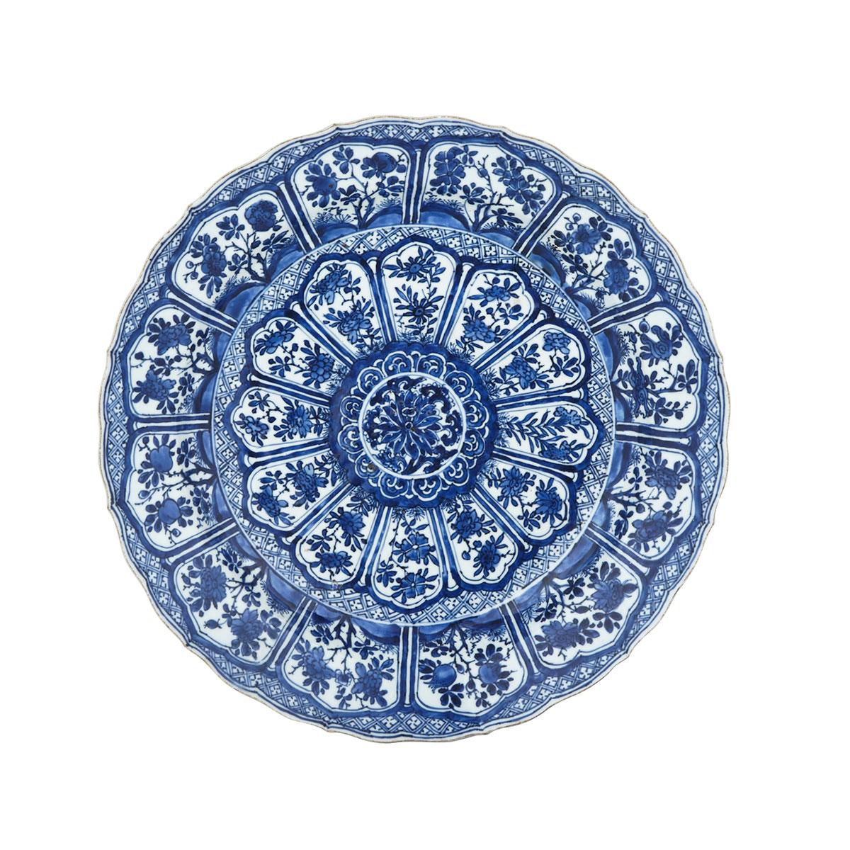 Large Export BLUE AND WHITE DISH, KANGXI PERIOD (1662-1722)