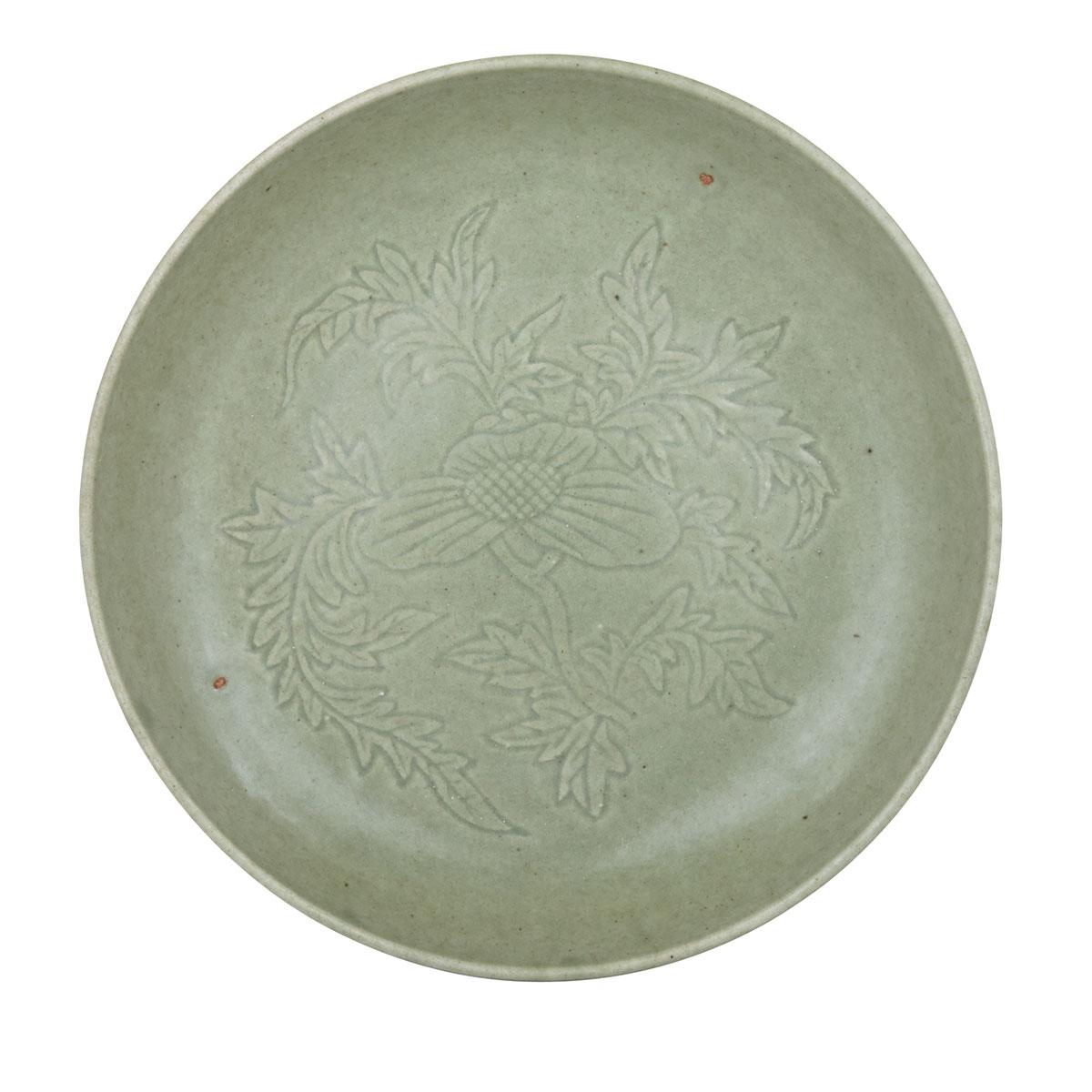 Large Longquan ‘Sunflower’ Charger, Yongle Period (1403-1425)