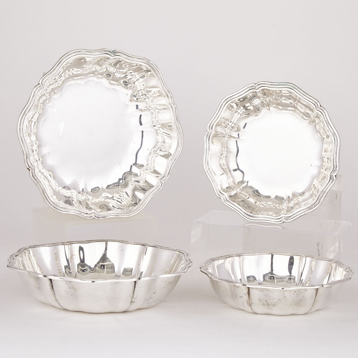 Two Pairs of German Silver Shaped Circular Serving Dishes, Hessenberg & Co., Frankfurt, early 20th century