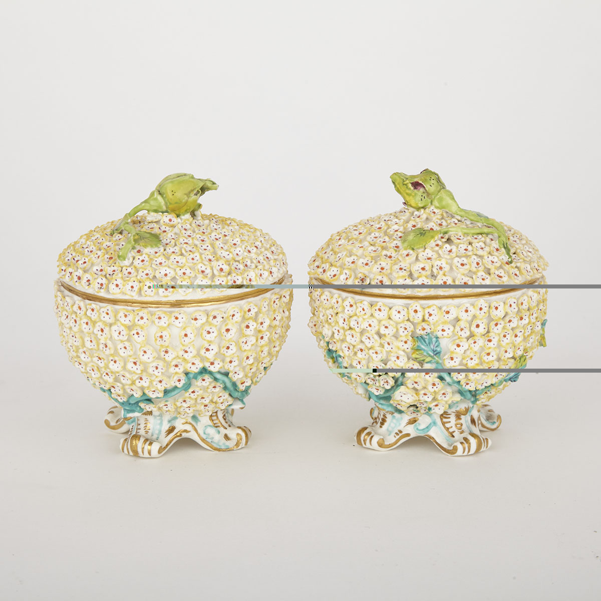 Pair of English Porcelain ‘Schneeballen’ Covered Jars, probably Coalport, c.1830