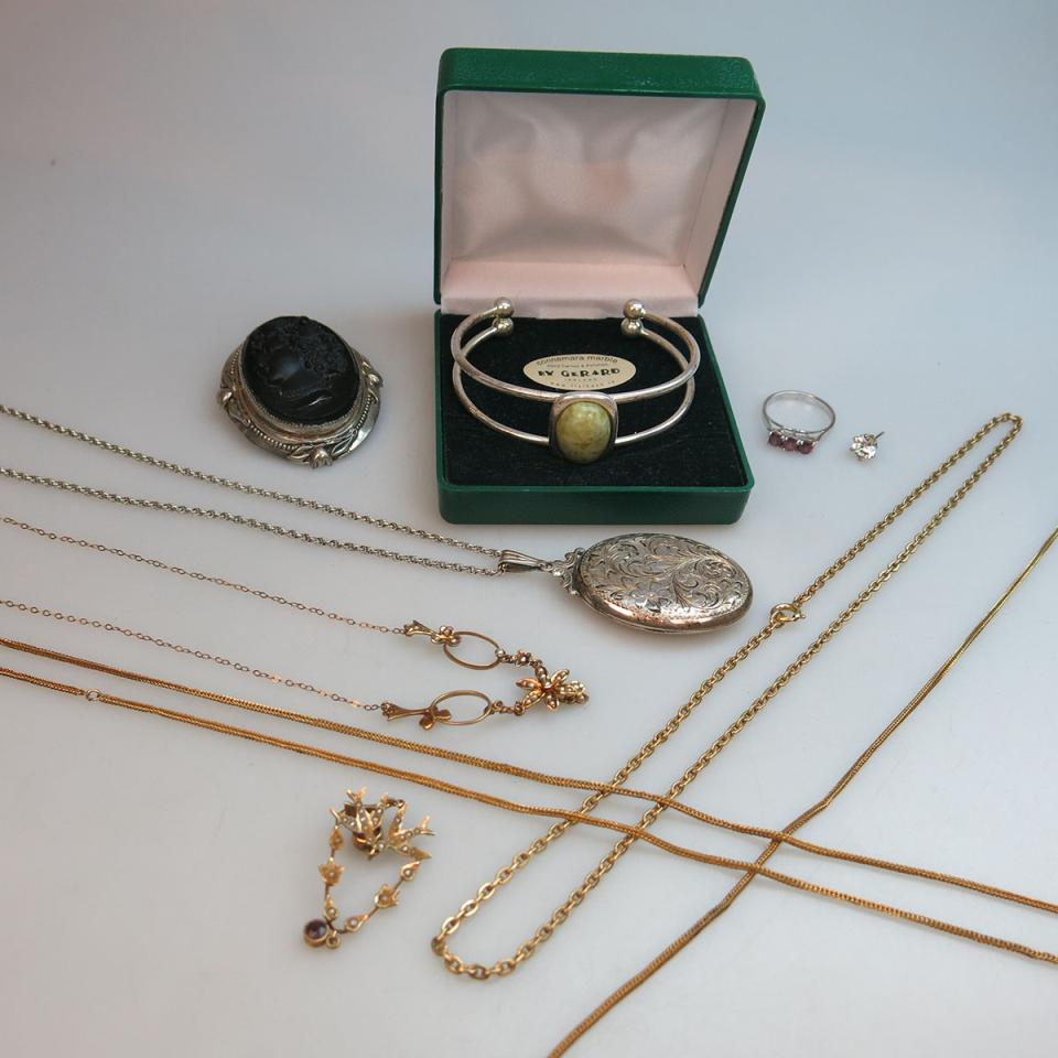 Small Quantity Of Jewellery 