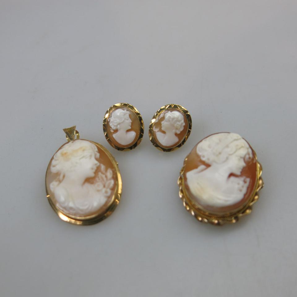 18k Yellow Gold Brooch And Earrings