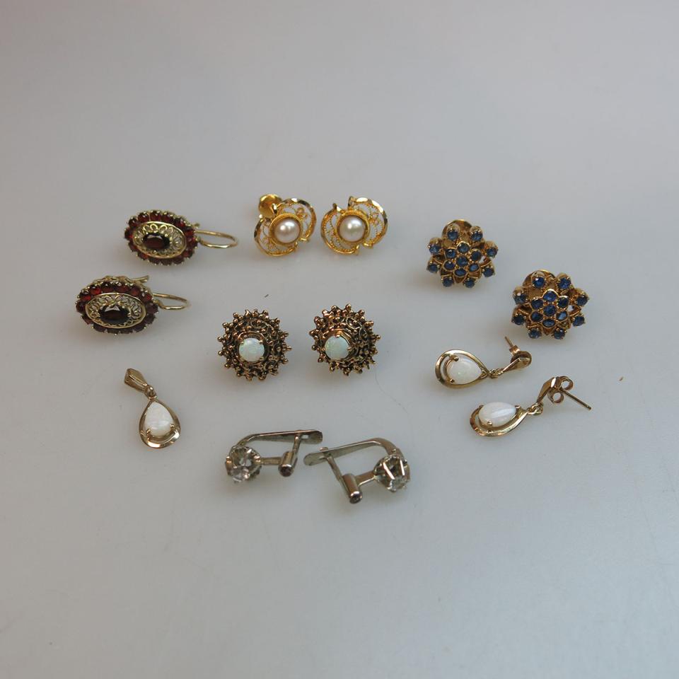 6 Various Pairs Of Gold Earrings 