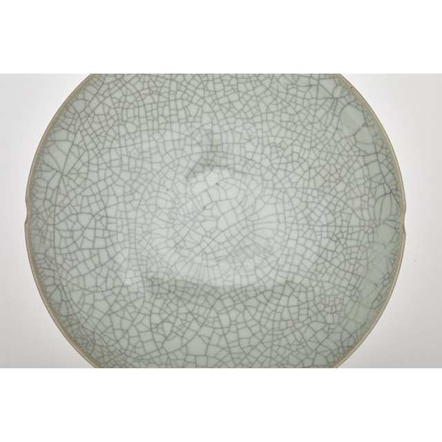 Geyao Crackle Glazed Dish, Late Qing Dynasty 