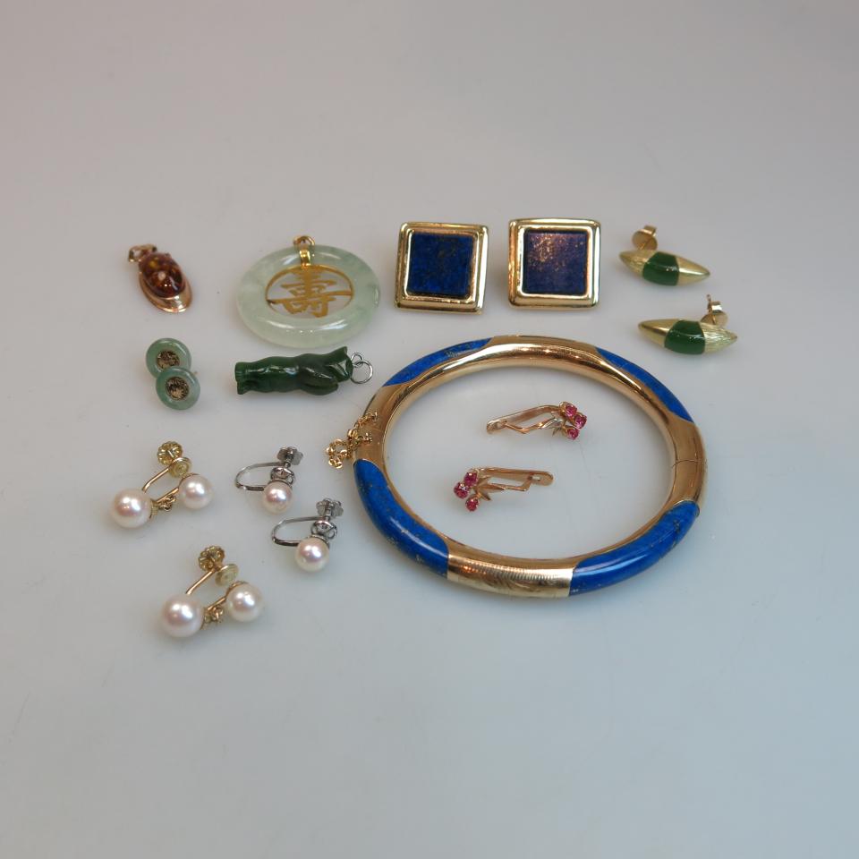 Small Quantity Of Gold Jewellery 