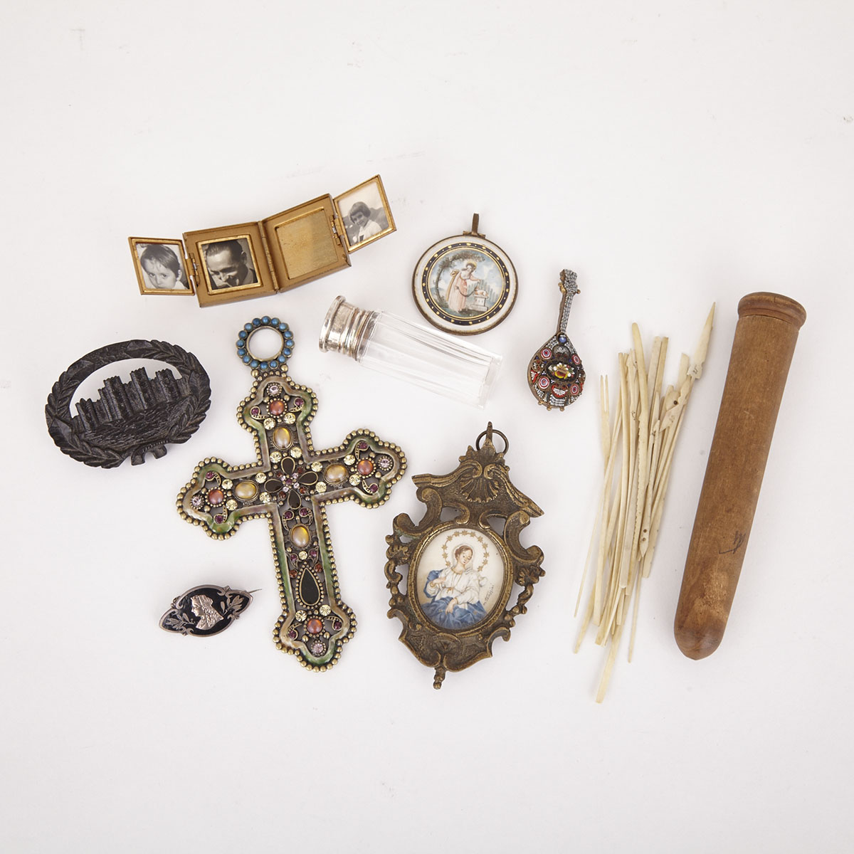 Miscellaneous Group of Jewellery and Decorative Items, 19th and 20th centuries