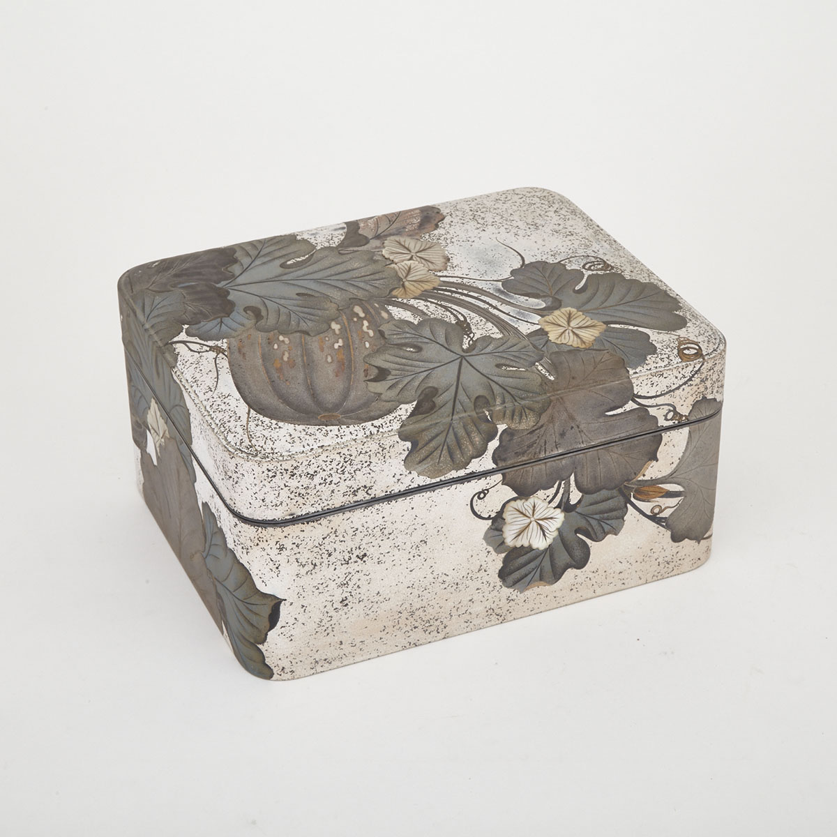 Japanese Lacquer Box with Mother of Pearl Inlays, Early 20th Century