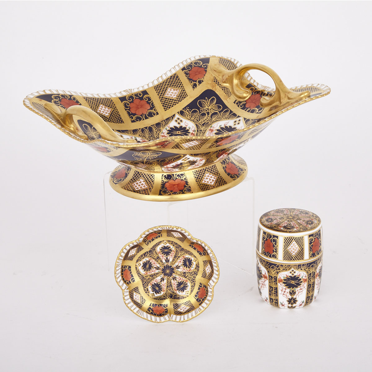 Royal Crown Derby ‘Old Imari’ (1128) Pattern Two-Handled Comport, Covered Jar and Small Dish, 1968-72