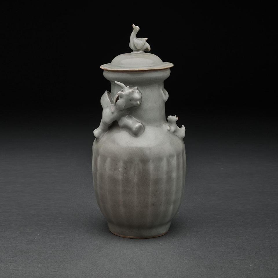 A 'LONGQUAN' CELADON FUNERARY JAR AND COVER, SOUTHERN SONG/YUAN DYNASTY (1127-1368) 