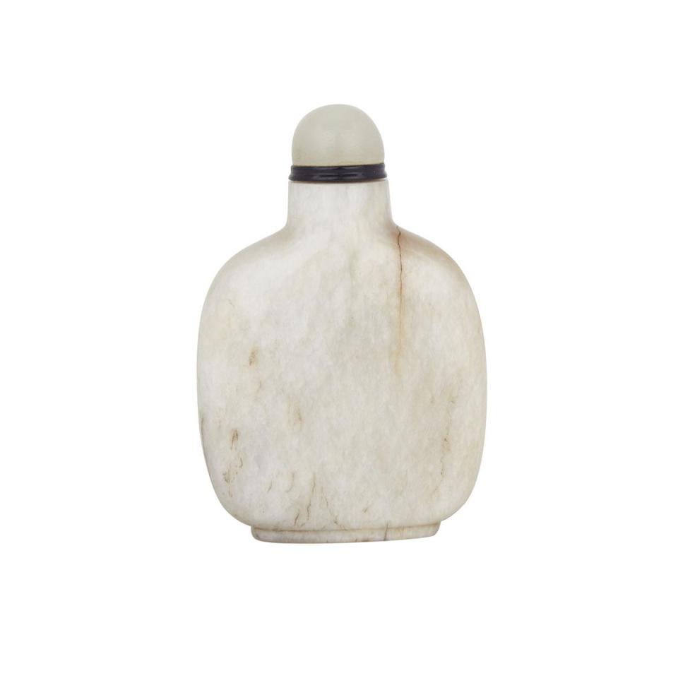 A Fine Russet White Jade Snuff Bottle, 19th Century