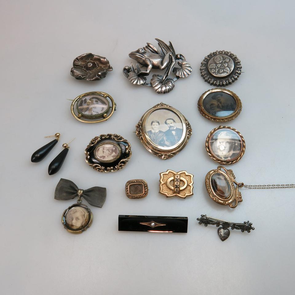 Small Quantity Of Silver And Gold-Filled Jewellery, Etc.