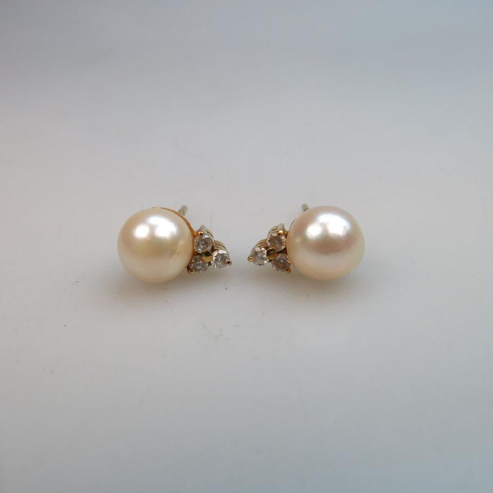 A Pair Of 18k Yellow Gold Stud Earrings