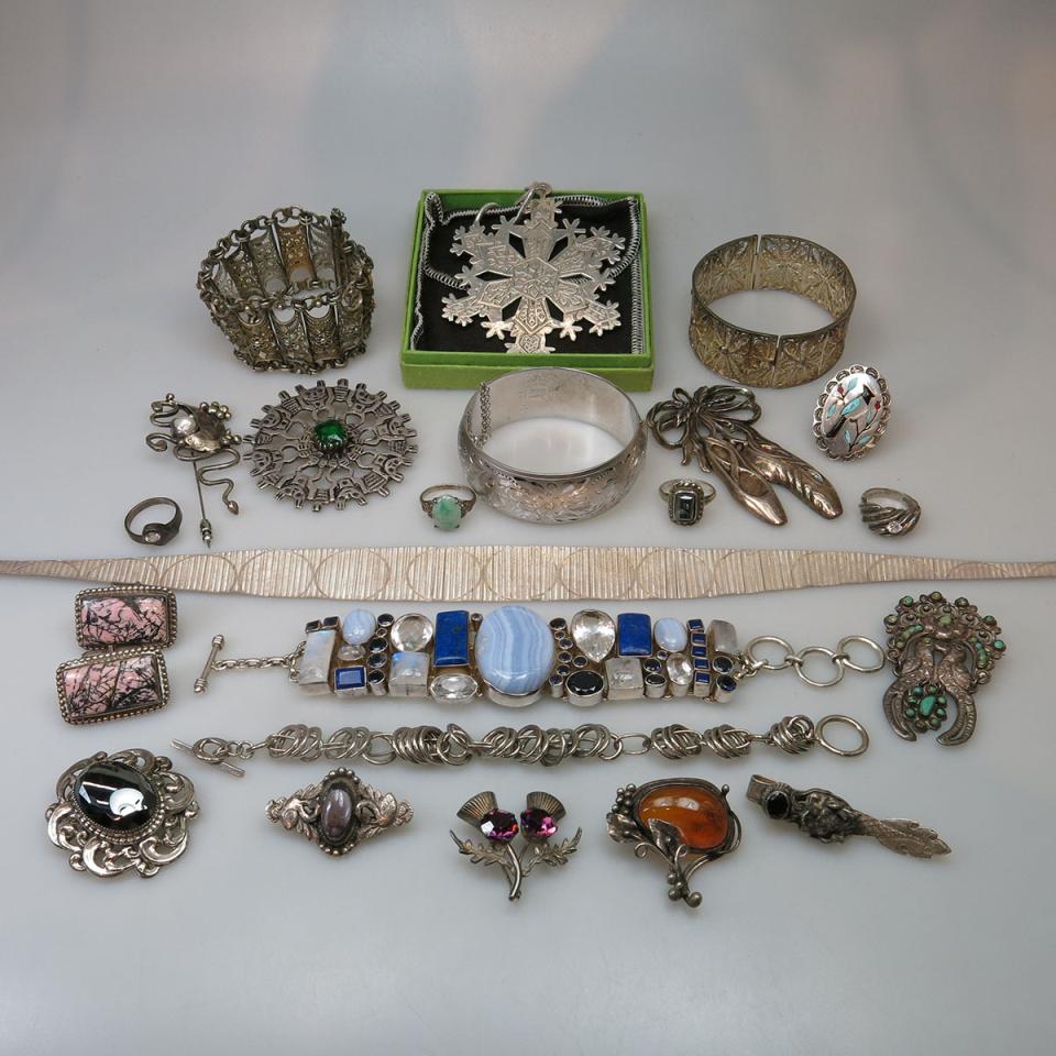 Small Quantity Of Silver Jewellery  