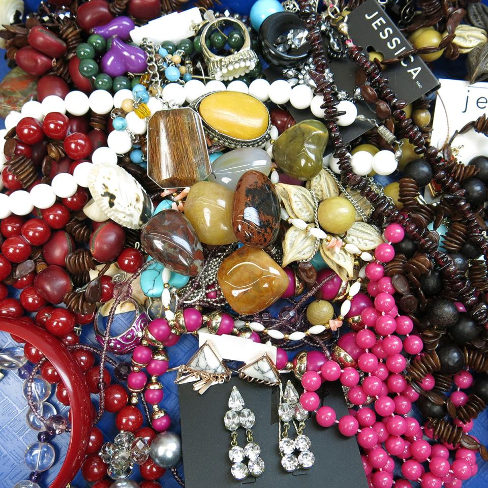 Small Quantity Of Costume Jewellery, Hardstone Beads, Etc