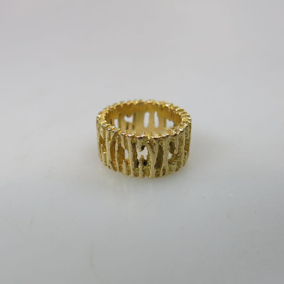 Canadian 18k Yellow Gold Sculpted Band