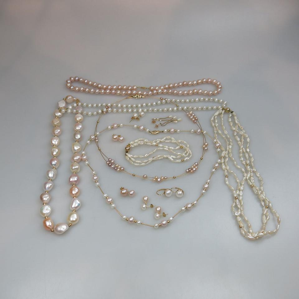Quantity Of Freshwater Pearl Jewellery