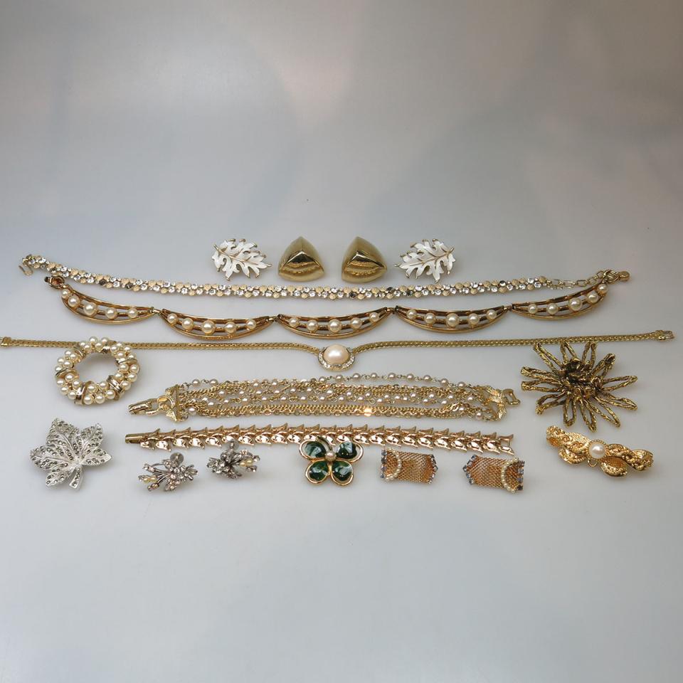 Small Quantity Of Costume Jewellery