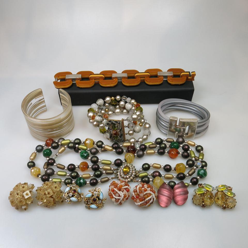 Various Pieces of Costume Jewellery