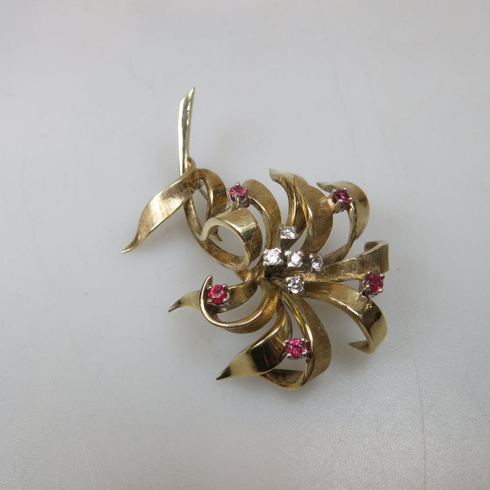English 14k Yellow Gold Floral Brooch