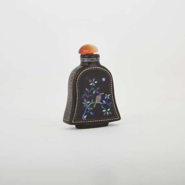 A Black Lacquer Mother-of-Pearl Snuff Bottle, Qianli mark, 19th Century
