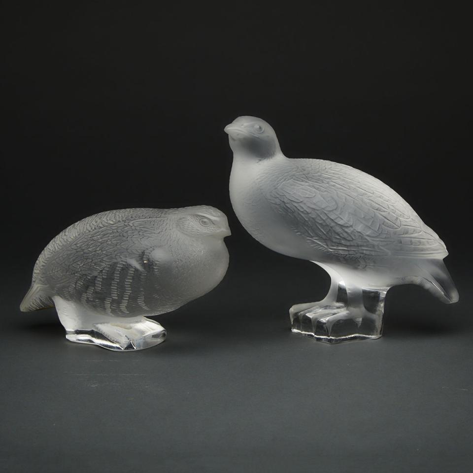 ‘Perdrix Inquiète’ and ‘Perdrix Debout’, Pair of Lalique Moulded and Frosted Glass Models of Partridges, 20th century