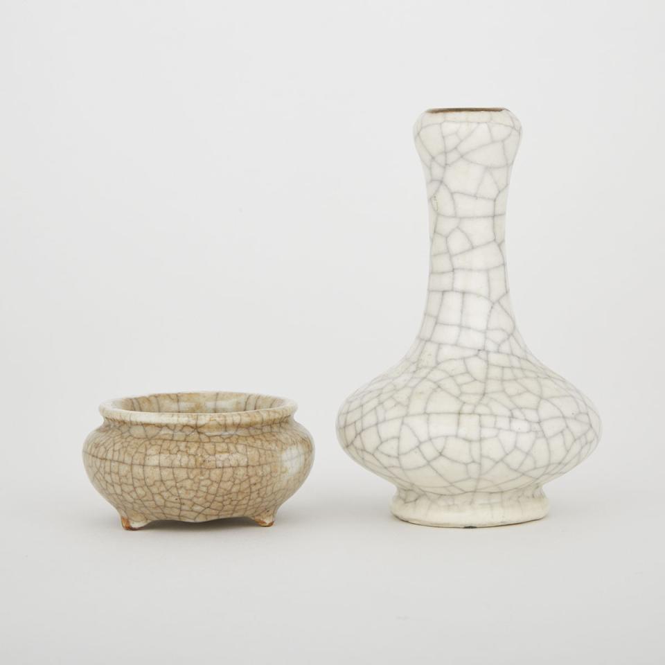 Two Ge-Type Crackled Glaze Wares