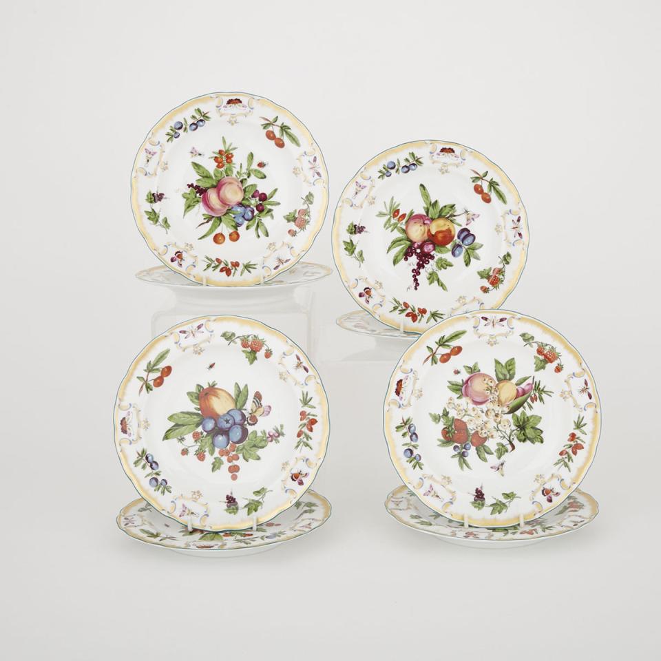 Eight Mottahedeh Williamsburg Restoration ‘Duke of Gloucester’ Pattern Dessert Plates, 20th century