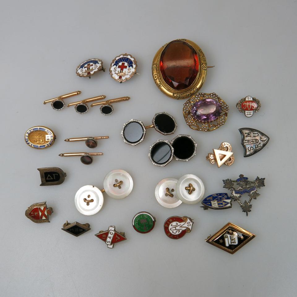 Small Quantity Of Gold, Silver And Gold-Filled Jewellery 