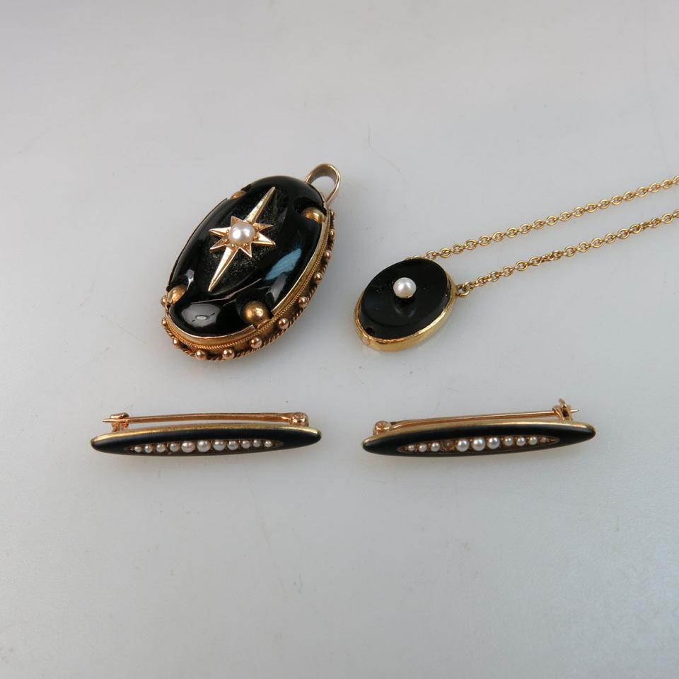 Small Lot Of Yellow Gold Jewellery