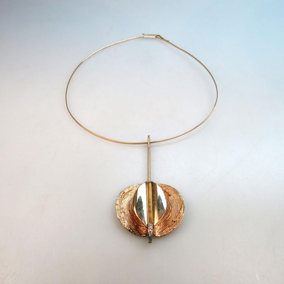 10k Yellow Gold Collar Necklace And Pendant
