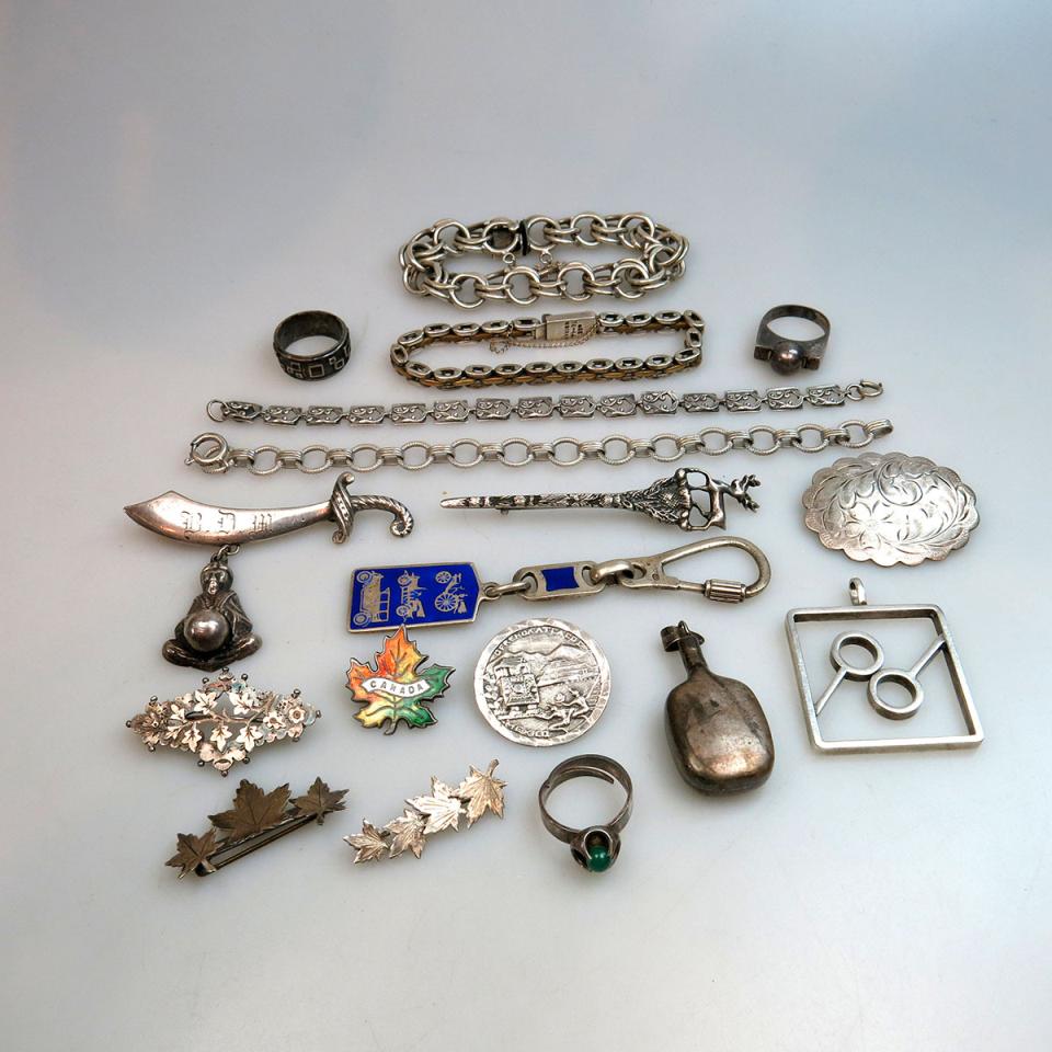 Small Quantity Of Silver Jewellery 
