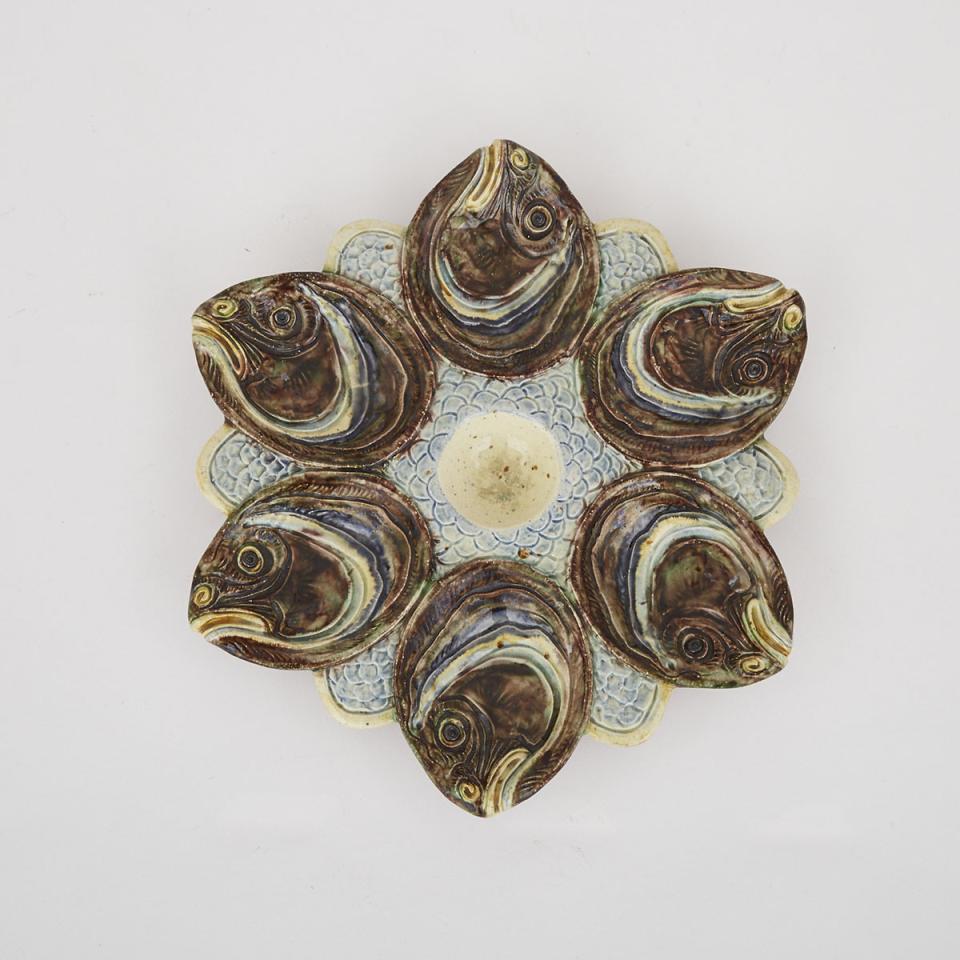Continental Pallissy-Style Majolica Fish Head Oyster Plate, late 19th century