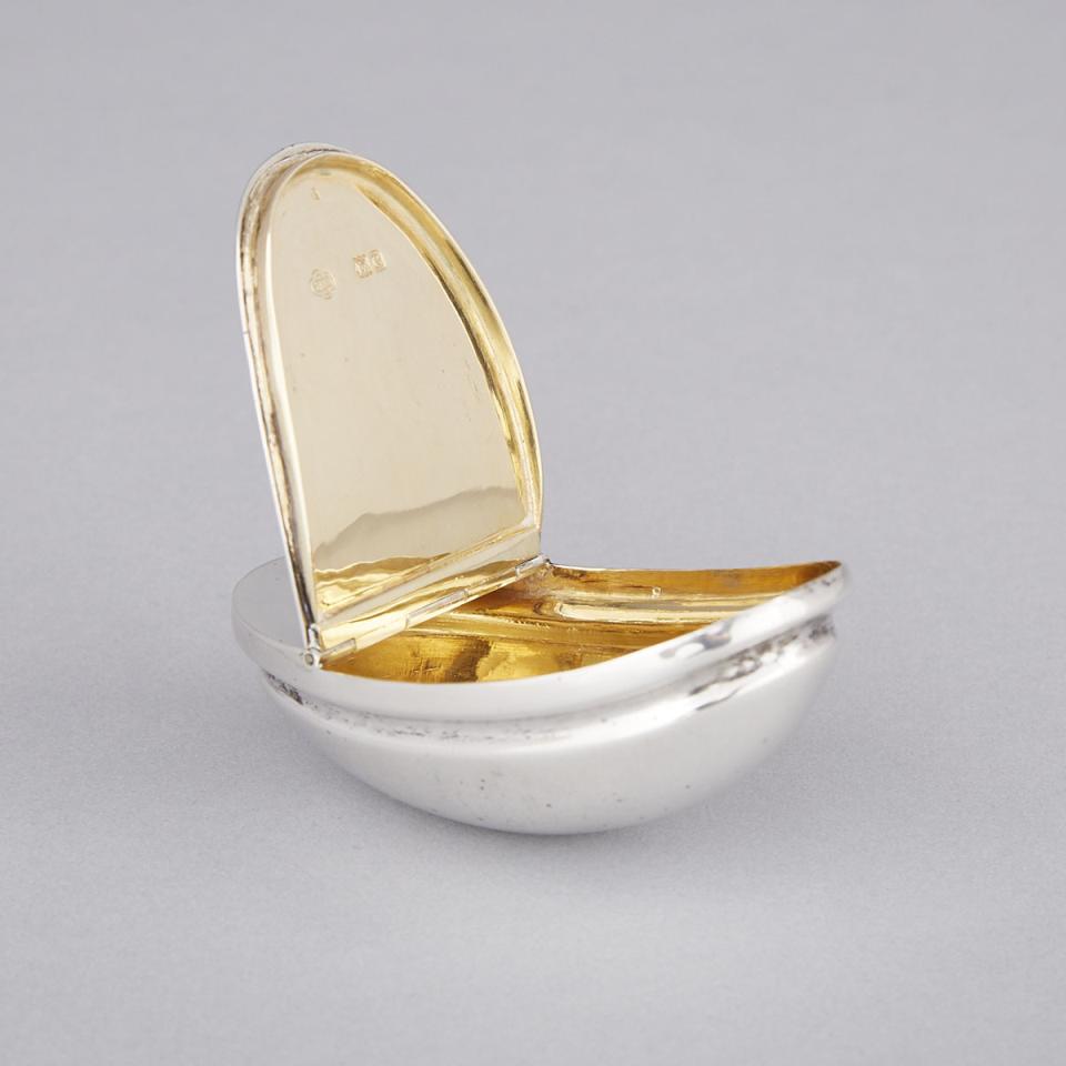 Late Victorian Silver Curved Oval Snuff Box, Carrington & Co., London, 1898
